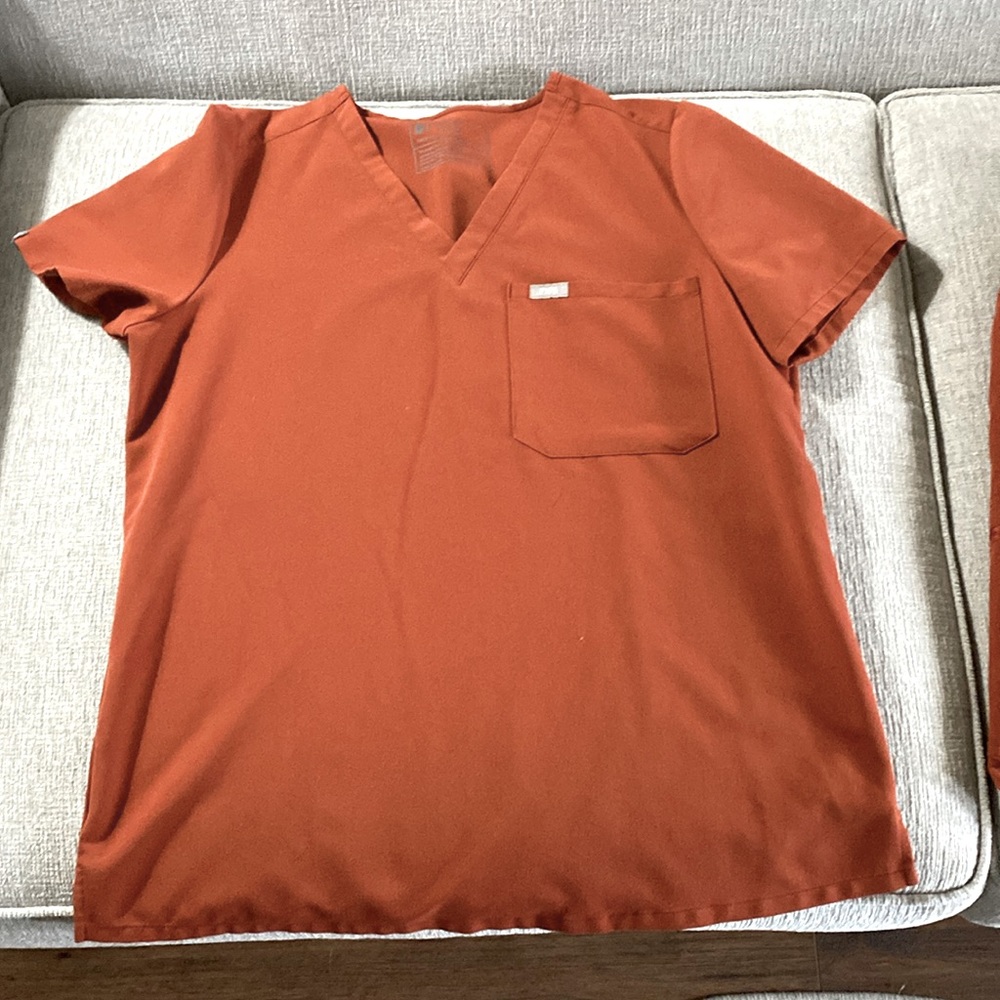 Figs scrub top